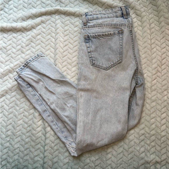 Light Wash High Rise Jeans - Picture 2 of 4
